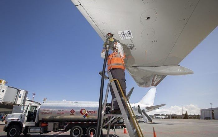 En enero se sacará desde la refinería de Cartagena la primera producción de combustible sostenible para aviación