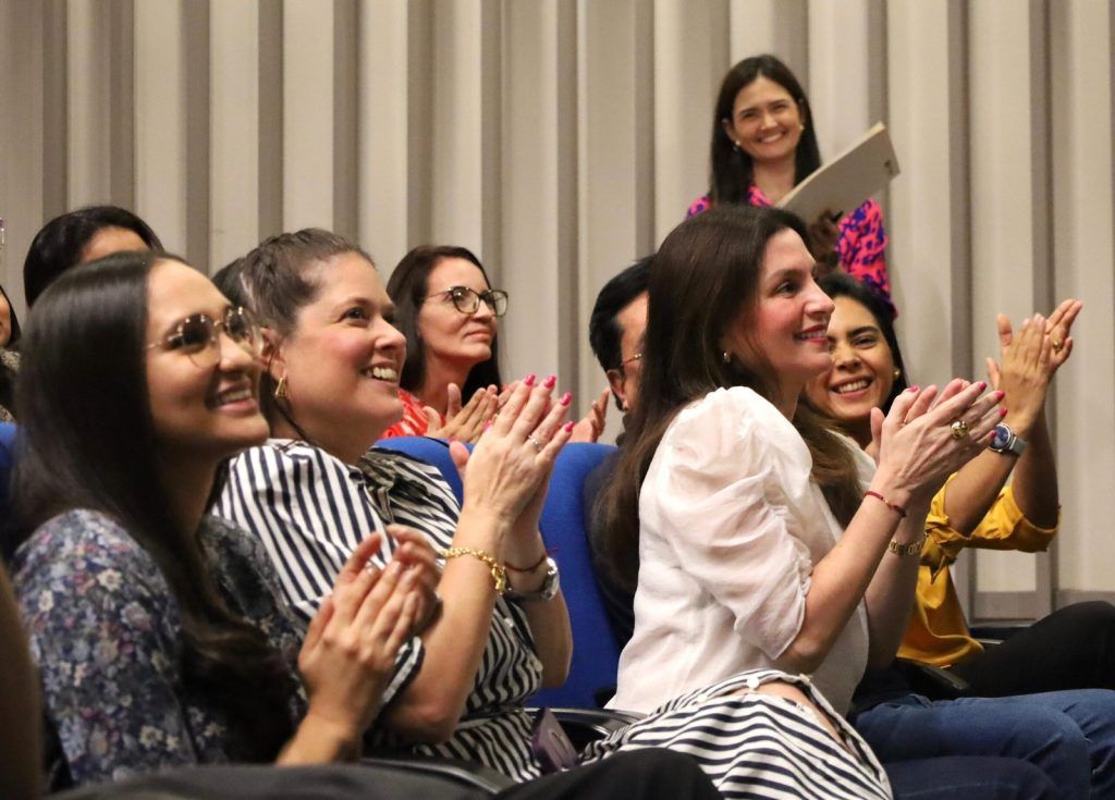 Ingles De la mano con la primera ed scaled 1