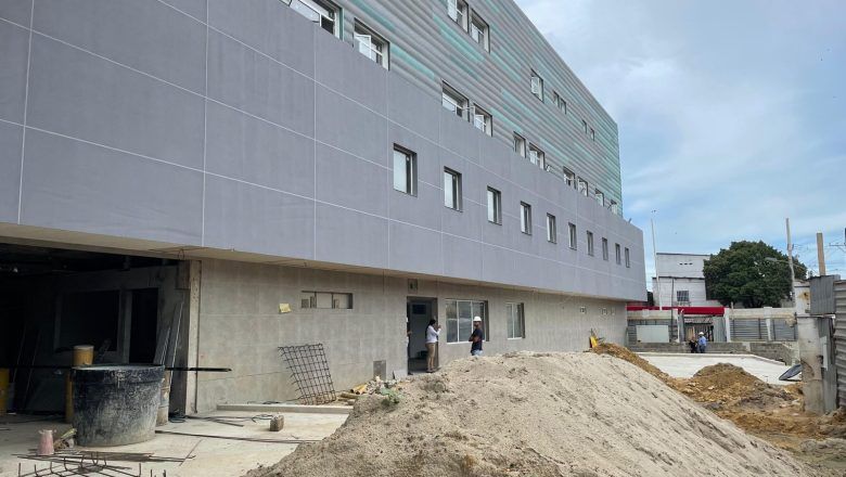 En nueva inspección al Hospital Barranquilla, alcalde Char supervisa 17 frentes de trabajo activos