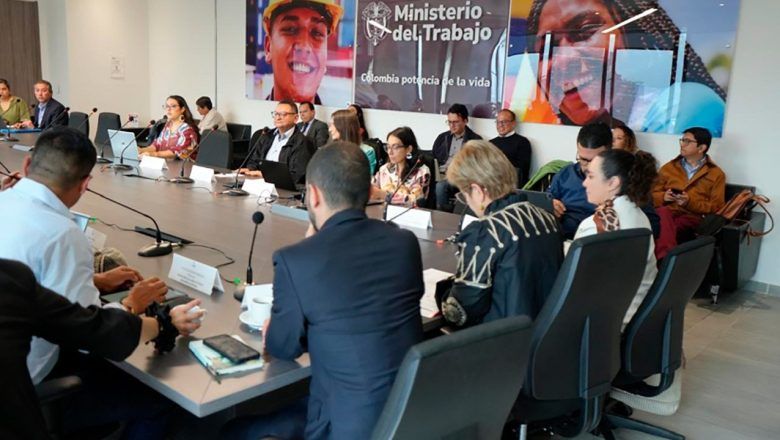 Avanza el diálogo tripartito para definir el salario mínimo del 2025