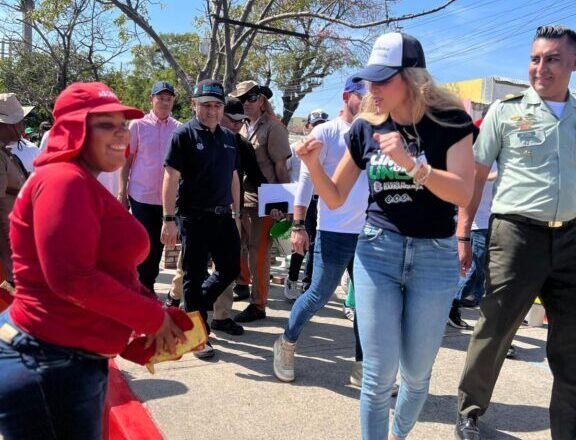Personas privadas de la libertad se suman a jornada de limpieza en la calle 17 en Barranquilla