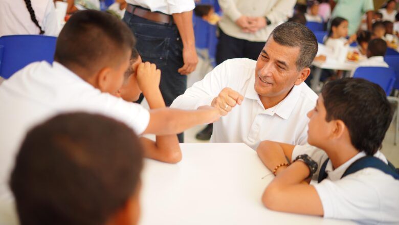 Con PAE, vigilancia y aseo contratados hasta el 2027, alcalde Dumek Turbay dio inicio este lunes a una nueva era para la educación en Cartagena