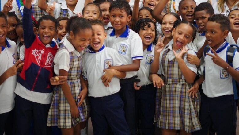 “Con histórica contratación del PAE, alimentaremos a más de 100 mil niños hasta que llegue un nuevo alcalde”: Dumek Turbay