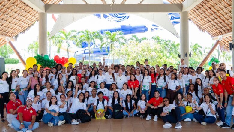 En Cartagena, 241 jóvenes del programa ‘Mi Primera Chamba’ fortalecen sus habilidades en jornada formativa