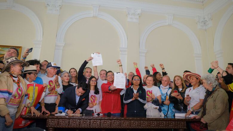 El Senado está convocado por la historia, no por Petro sino por el pueblo: presidente al radicar la Consulta Popular