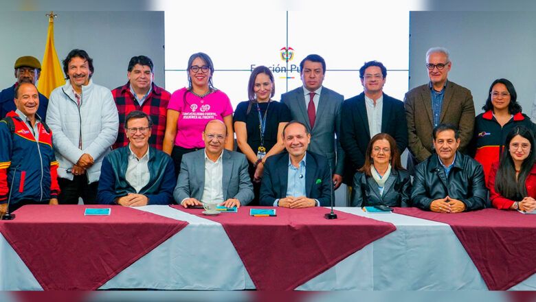 Aumento del 7 % en salario para trabajadores estatales en 2025