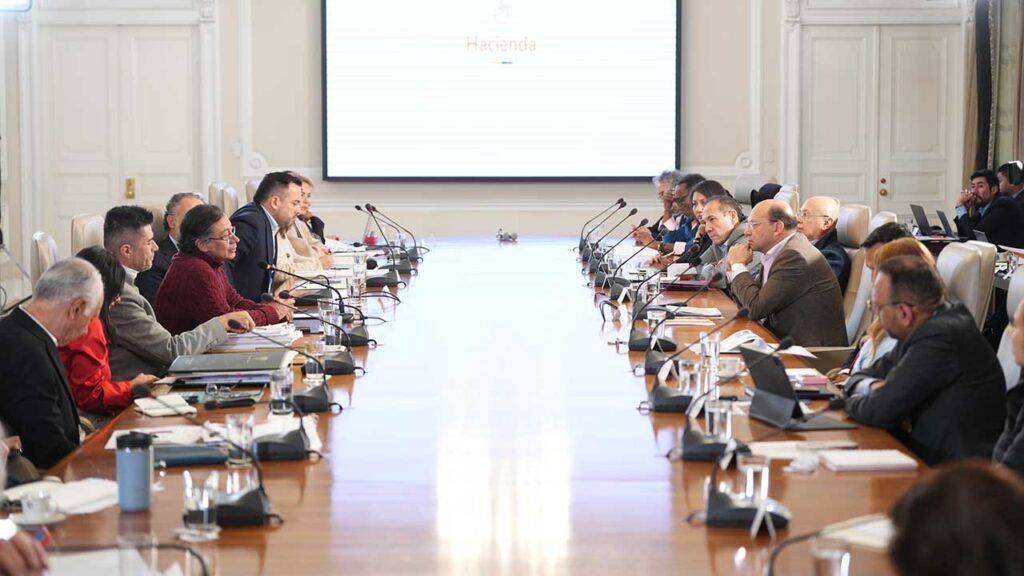 Consulta popular por decreto sigue vigente hasta que surta conciliación de la reforma laboral: presidente Petro Consejo de Ministros ed