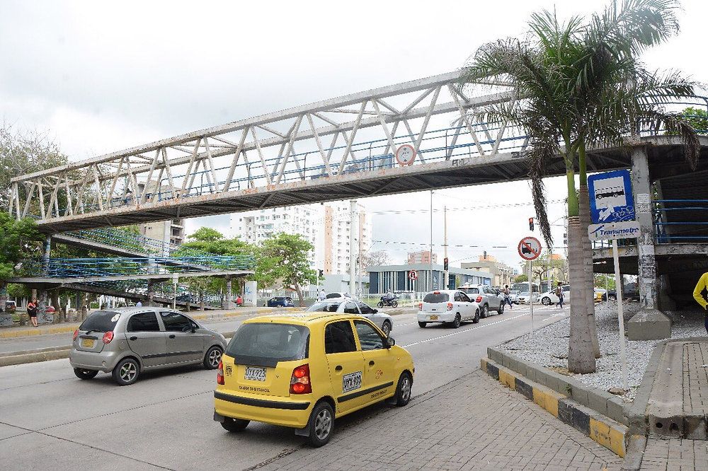 Distrito implementa estrategia pedagógica y operativos de control en puentes peatonales puente peatonal barranquilla ed