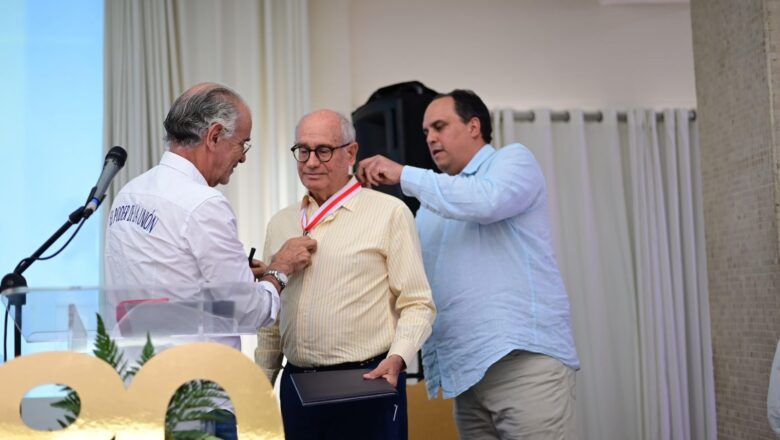 Destacan a Laboratorios Incobra por su liderazgo en la industria farmacéutica del país