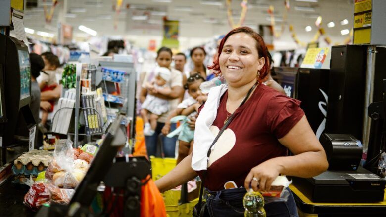 Distrito fortalece la seguridad alimentaria de la primera infancia con redención de bonos nutricionales