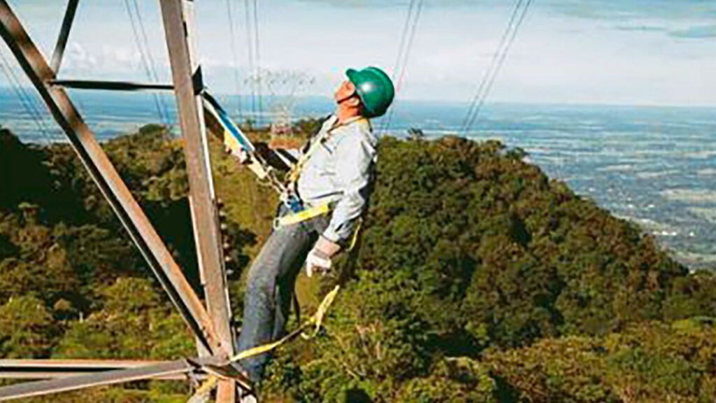 Actualización del Reglamento Técnico de Instalaciones Eléctricas mejora condiciones laborales de 160 mil trabajadores del sector trabajador Tecnico de Instalaciones Electricas mejora ed