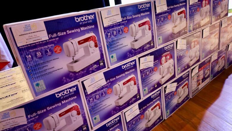 Con hilo y aguja 150 mujeres barranquilleras transforman su futuro al culminar curso de modistería y patronaje