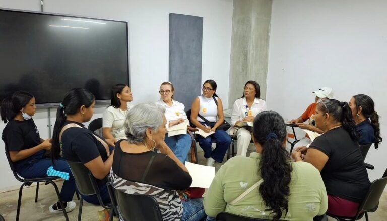Distrito y líderes sociales unen esfuerzos para fortalecer la participación comunitaria en salud