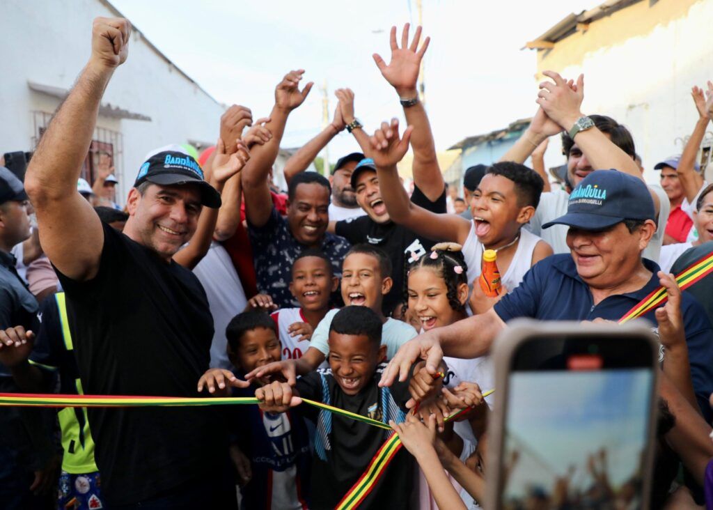 Alcalde Char entrega nuevas vías en El Romance, más kilómetros con los que Barrios a la Obra impulsa el desarrollo comunitario calle el romance ed