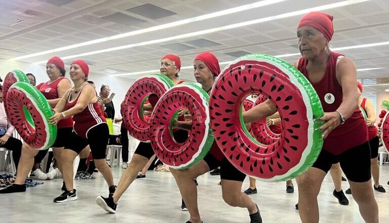 Con una Gimnasiada Saludable, más de 600 adultos mayores celebraron su día