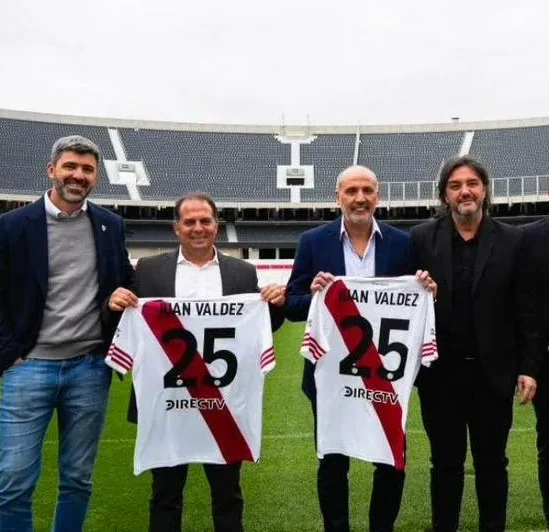 Juan Valdez será el café oficial de River Plate de Argentina juan valdez y river ed e1754764445763