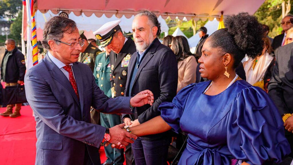 “Dialogar siempre será el principio de la paz”: presidente Petro petro benedetti francia ed