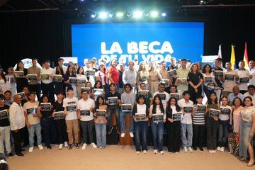Entregan 44 becas de la primera cohorte del programa ‘La beca de tu vida’ programa becas ed