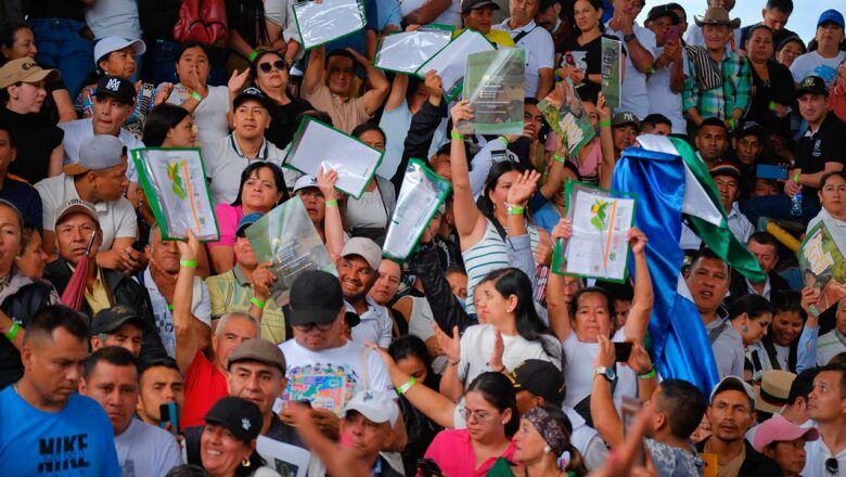 Gobierno entregó 10.000 hectáreas de tierra fértil en ocho departamentos