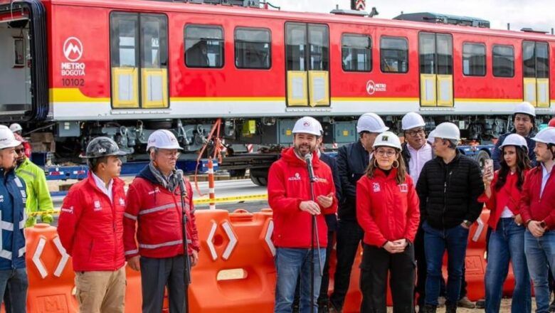Vagones de primer tren del Metro de Bogotá ya están en los rieles de rodamiento