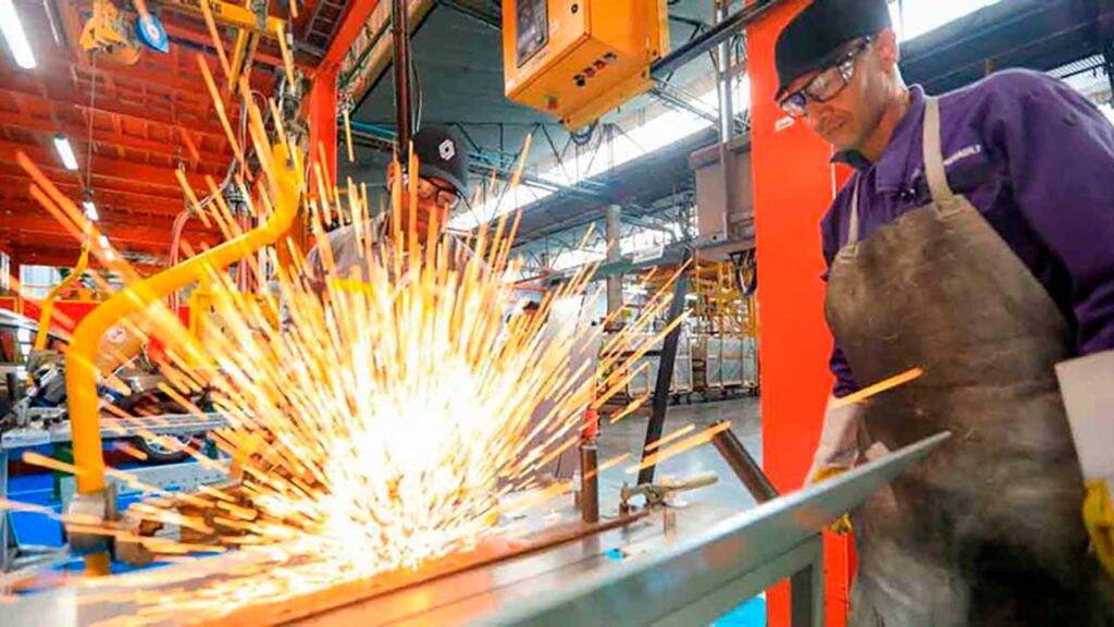 Colombia transforma sus inversiones en defensa para impulsar la industria nacional produccion industrioa ed