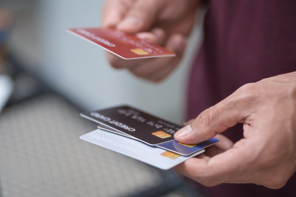 El poder de las tarjetas: la apuesta de bancos y fintechs tarjetas credito ed