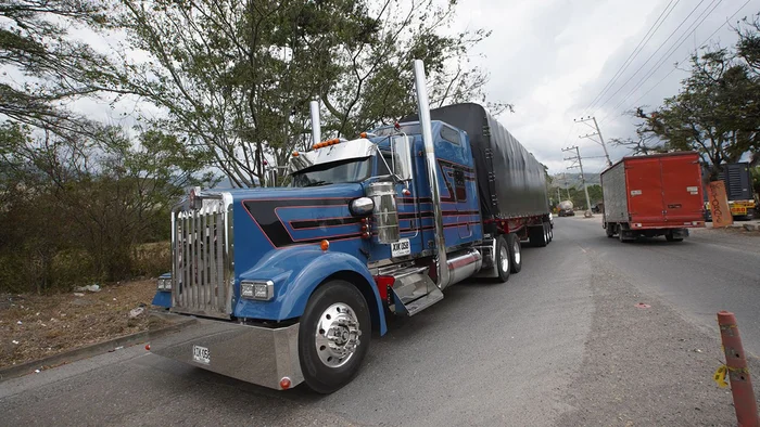 transporte carga camion.ed