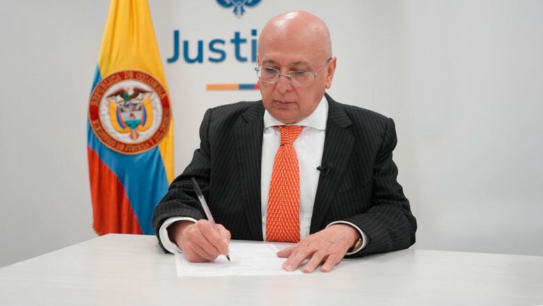 Renuncia ministro de Justicia Eduardo Montealegre