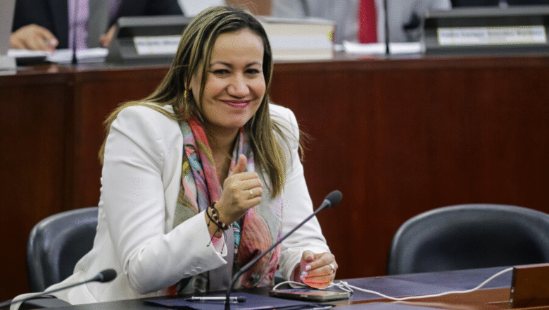 Carolina Corcho declara que asumirá cabeza de listas al senado