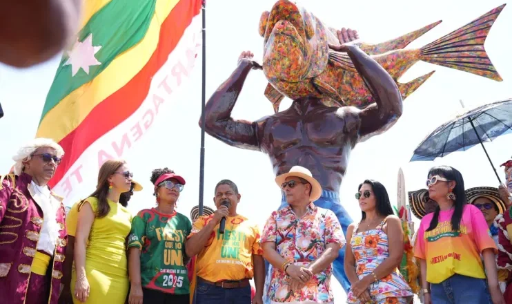 Cartagena se llena de arte con la exhibición de macrofiguras festivas