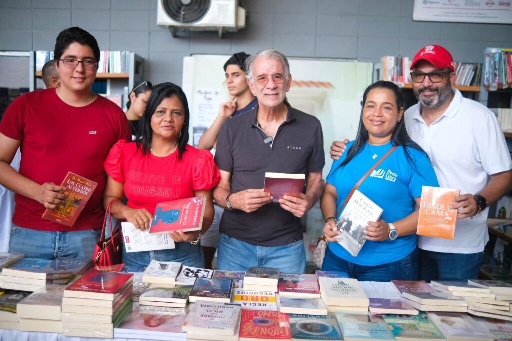 Santo Tomás celebra la literatura con la Feria del Libro ‘Palabras al Corazón’ libros santo tomas ed