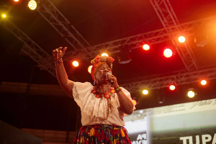 paola fglores homenaje. ed