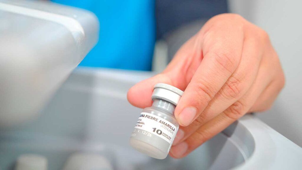 Colombia supera las 4,5 millones de dosis contra la fiebre amarilla y logra proteger al 99% de su población en zonas de riesgo vacuna fiebre amarilla ed