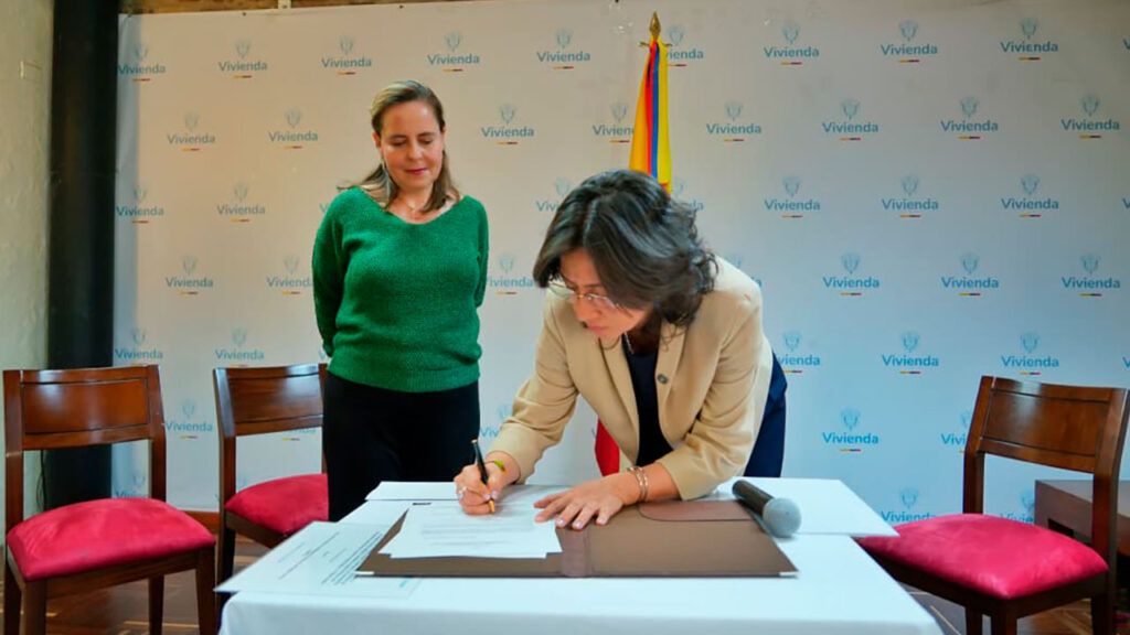 Ruth Quevedo como viceministra de Agua y Saneamiento Basico ed