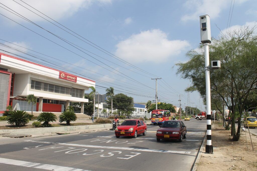 Cuatro nuevas intersecciones semaforizadas fortalecen la seguridad vial en Barranquilla fiscalizacion electronica semaforos ed