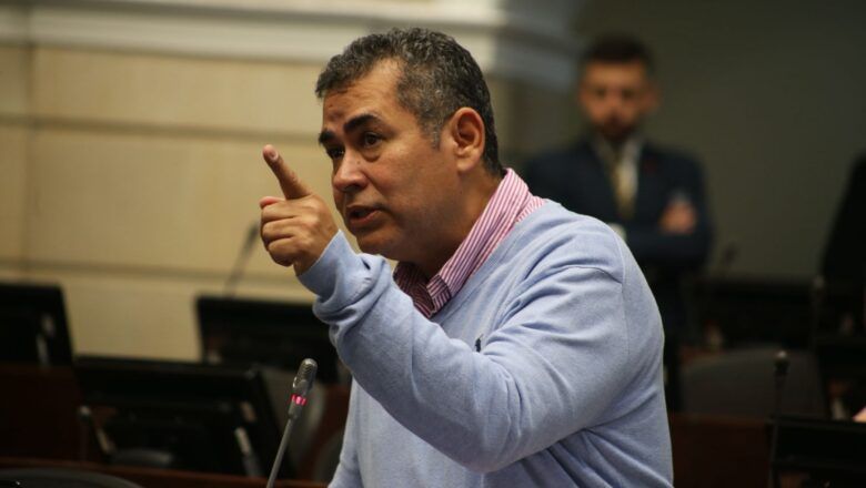 A paso firme la mesada 14 para docentes del país