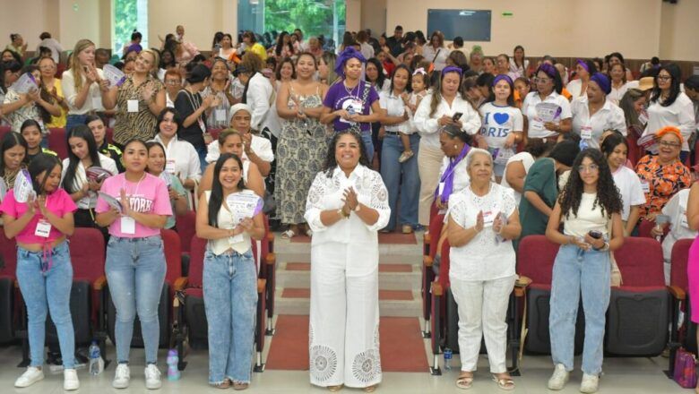 Mujeres de Santa Marta conmemoraron la vida y la lucha contra la violencia, con un mensaje de esperanza