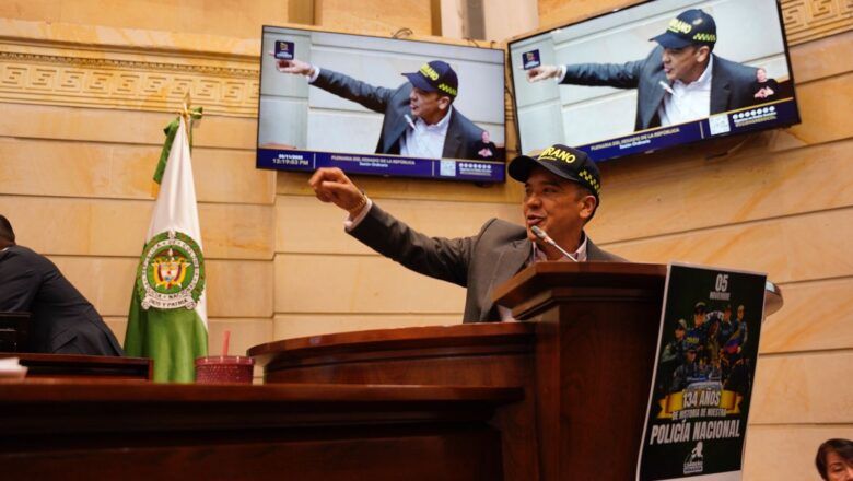 Senado exalta los 134 años de la Policía Nacional y avanza en proyecto que beneficia a la institución