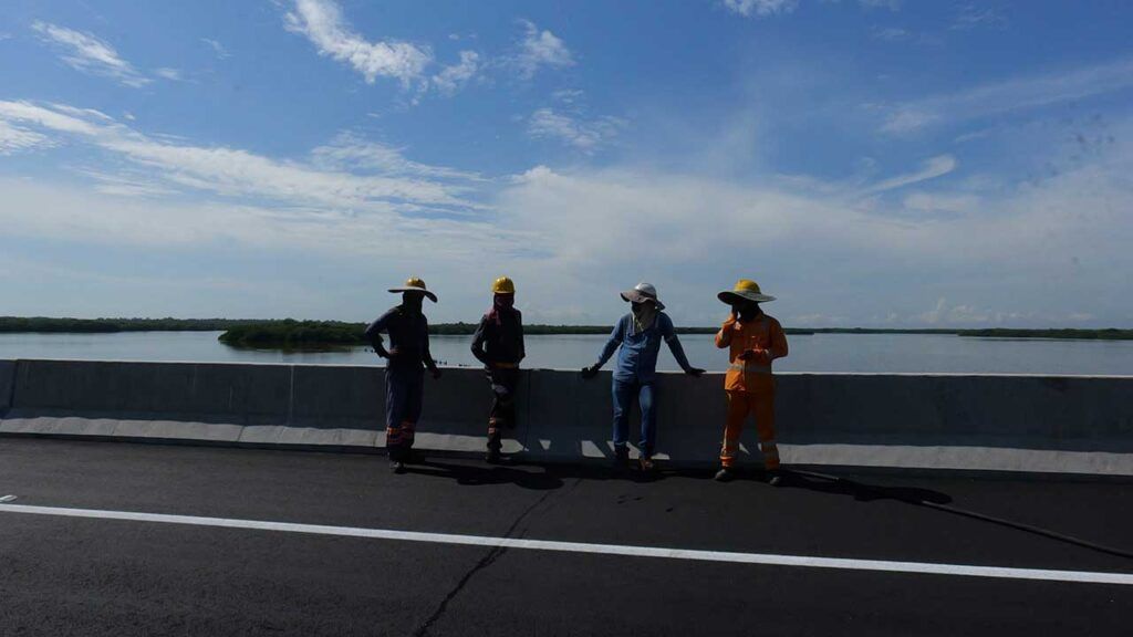 Petro propuso reunión con asociaciones de pescadores y ministros para estudiar medidas para recuperar la Ciénaga 251206 01 Entrega inauguracion eje vial Variante Cienaga Magdalena 1280