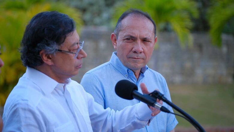 Gobierno anuncia salario vital de 2 millones de pesos, incluido transporte, para 2026