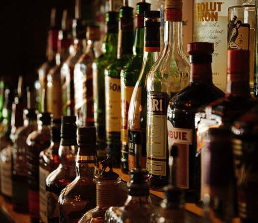 Aumento de impuestos en renta y patrimonio a contribuyentes de altos ingresos e lVA de 19% a licores