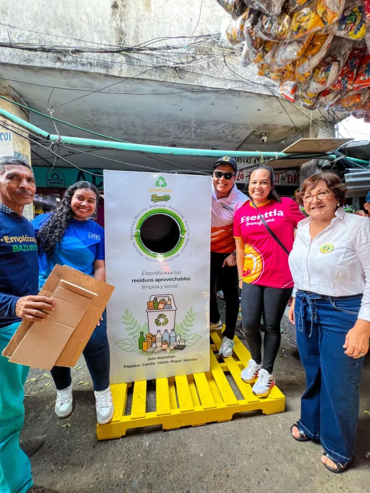 Inicia plan piloto de Emplázate en Bazurto con instalación de contenedores de reciclaje