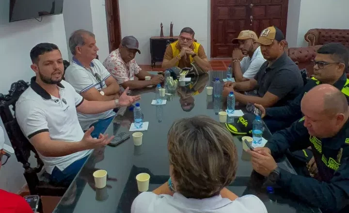Alcaldía de Cartagena y gremio de cocheros alcanzan acuerdo de voluntades para avanzar en la transición a coches eléctricos y acabar con las protestas