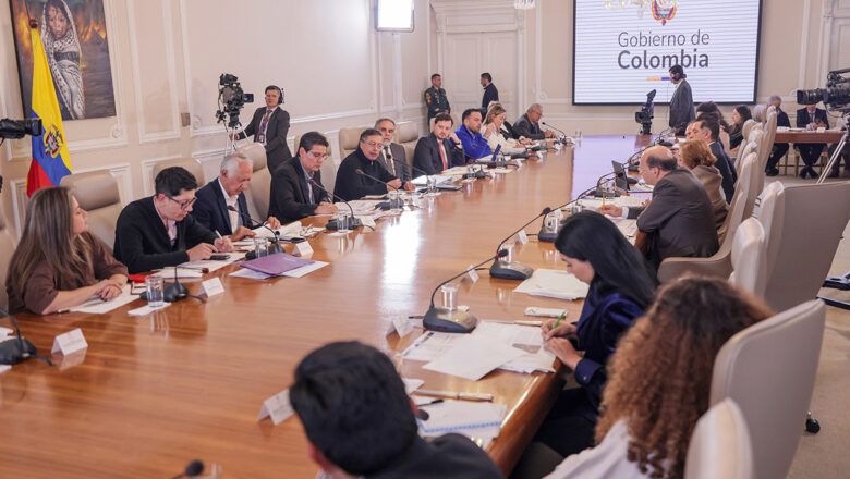 Concesiones viales a devolver recursos para cubrir déficit fiscal pide Presidente Petro