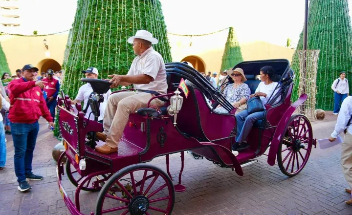 Tras evaluación de la movilidad en el Centro Histórico durante lo que queda de la temporada, regresan paseos gratuitos en coches eléctricos
