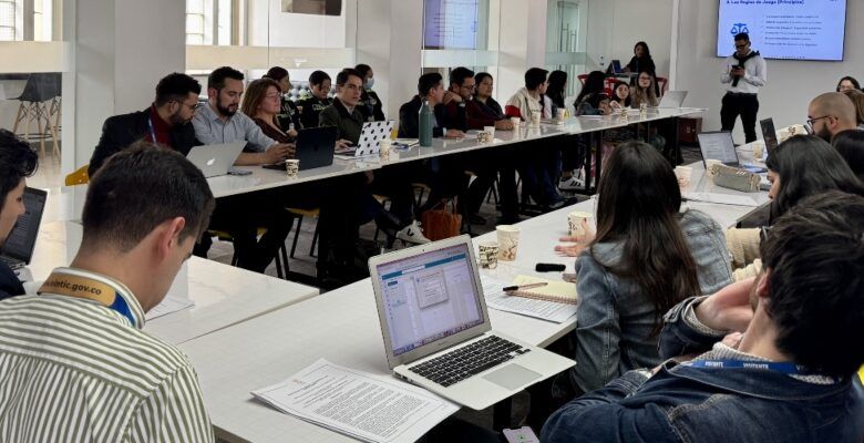 Preparan reglamentación de la Ley para fortalecer entornos digitales sanos y seguros