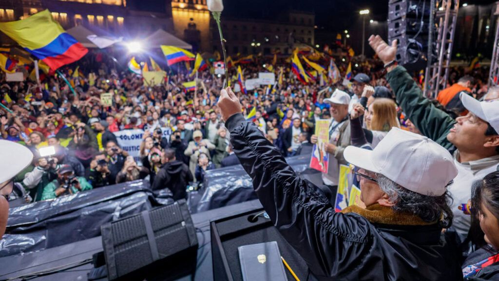 Petro convoca a la ciudadanía a defender el salario vital petro publico ed