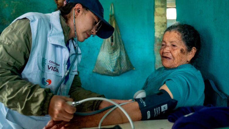 EPS como aseguradoras financieras sacrificaron el nivel de vida del personal de salud con “contrataciones de hambre”: presidente Petro