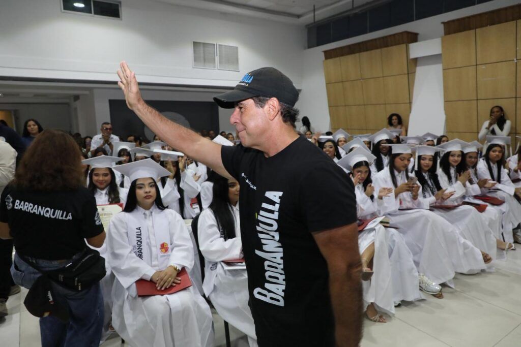 En Barranquilla 90 mujeres que se gradúan como técnicas laborales en Cosmetología y Estética Integral