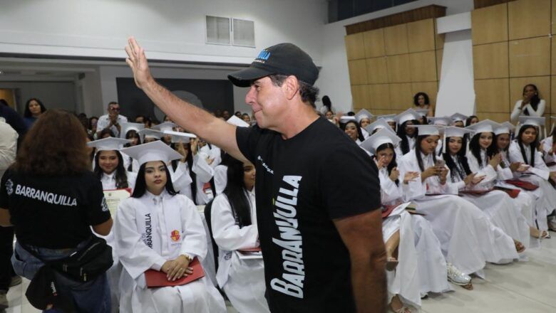 En Barranquilla 90 mujeres que se gradúan como técnicas laborales en Cosmetología y Estética Integral